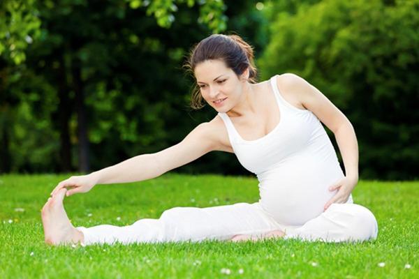 Phụ nữ mang thai nên tập yoga
