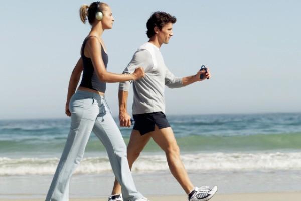 Người bệnh trĩ nội nên tập thể dục đi bộ mỗi ngày